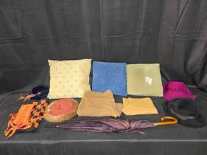 lot 139 image: Vintage Assorted Home and Clothing Items Lot