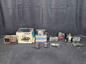 lot 182 image: Lot of Vintage Cameras and Accessories - untested