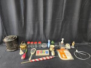 lot 187 image: Eclectic Collection of Vintage and Household Items