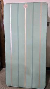 lot 206 image: Vintage Simmons Beautyrest Box Spring and Mattress Set 76x37