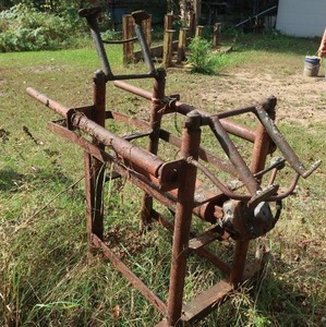 lot 20 image: TIRE SPREADER