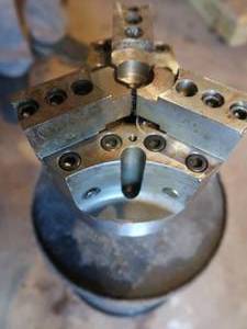 lot 22 image: 3 JAW CHUCK