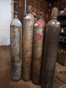 lot 28 image: CO2 TANKS