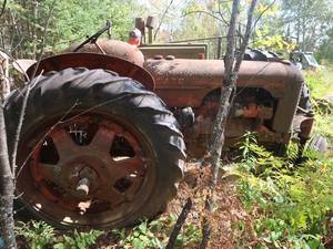 lot 35 image: CASE TRACTOR
