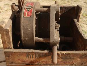 lot 57 image: VINTAGE BOX AND MACHINE