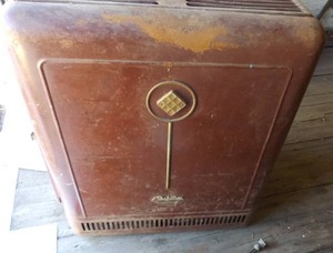 lot 36L image: VINTAGE FUEL OIL HEATER