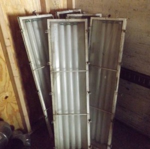 lot 36M image: FLOURESCENT LIGHTS AND FIXTURES