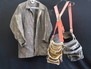 lot 77 image: WELDING JACKET  TOOL BELT