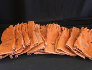 lot 82 image: WELDING GLOVES