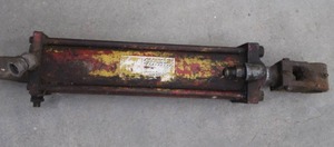 lot 93 image: HYDRAULIC CYLINDER