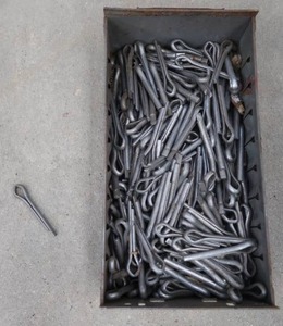 lot 96 image: COTTER PIN CLIPS
