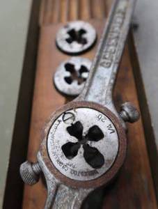 lot 124 image: TAP AND DIE SET