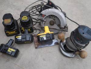 lot 129 image: TOOLS AND BATTERIES