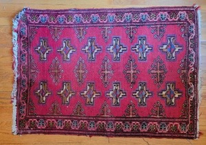 lot 43 image: Vintage Wool Hand Knotted Area Rug  26 x 38