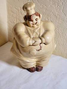 lot 324 image: Vintage Red Wing Chef Pierre Cookie Jar, as