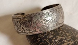 lot 71 image: Wide Ornate Etched Patterned Silver Cuff Bracelet