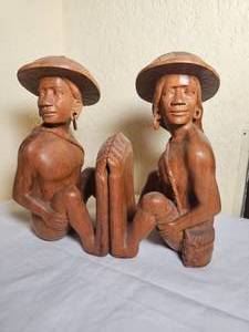 lot 8 image: Carved Philippines Carved Fisherman Bookends