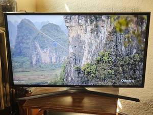 lot 220 image: 40 Samsung Television