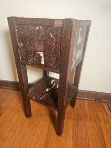 lot 122 image: Arts & Craft Misson Side Table