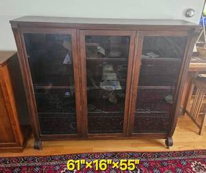 lot 5 image: Antique American Empire Mahogany Display Case