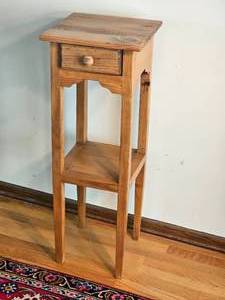 lot 224 image: Contemporary Pedestal Table