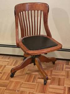 lot 230 image: Milwaukee Chair Turn of the Century Swivel Chair