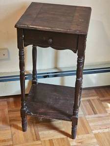 lot 314 image: Petite Farmhouse Side Table