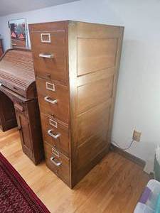 lot 235 image: Handsome Globe-Wernicke Filing Cabinet