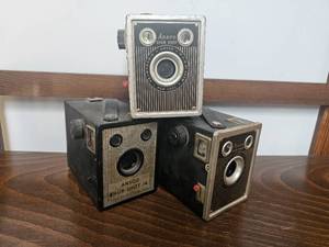lot 262 image: Vintage Box Camera Group