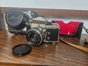 lot 263 image: Exakta VX1000 SLR Film Camera