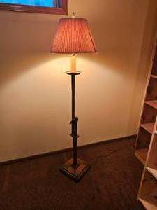 lot 112 image: Arts & Craft Adjustable Heigh Floor Lamp