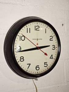 lot 253 image: Vintage MCM General Electric Wall Clock