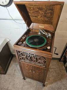 lot 269 image: Brunswick Balke Collender Co. Crank Phonograph
