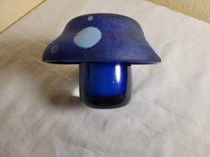 lot 90 image: Russian Art Glass Spotted Mushroom Vase by Balia Vaga