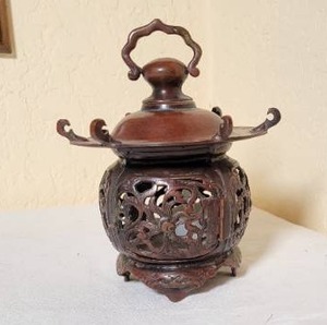 lot 204 image: Japanese Metal Bronzie Japanese Lantern