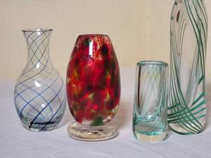 lot 218 image: Art Glass Vase Collection 4