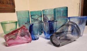 lot 208 image: Fun Mixed Art Glass and UMV Glassware Service