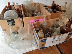 lot 288 image: Large Collection of Dug Antique Bottles