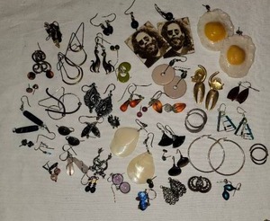 lot 149 image: Collection of Pierced Earrings  Sterling  Novelty  Gem Stone