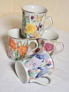lot 210 image: Lenox Flower Blossom Mug Collection of 4