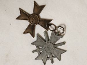 lot 160 image: German Military 1939 Merit Cross, 2