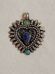 lot 78 image: Silver Beaded Heart Pendant with Lapis Center Stone