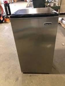 lot 1 image: Magic Chef 3.2 cu. ft. Mini Fridge in Stainless Steel Look without Freezer Customer Returns See Pictures