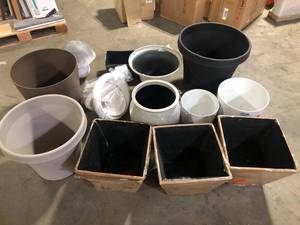 lot 7 image: Lot of Assorted Planters Various Models and Conditions Customer Returns See Pictures