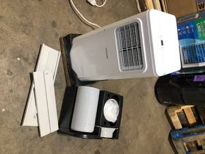 lot 20 image: Vissani 5,000 BTU 115-Volt Portable Air Conditioner for 150 sq. ft. Rooms with Dehumidifier and Remote in White  Customer Returns See Pictures