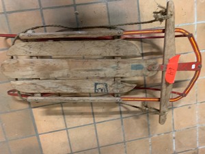 2 Vintage sleds