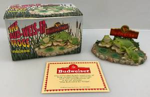 lot 38 image: Vintage Budweiser (The BUD -WEIS-ER Frogs) Figurines (NIB)