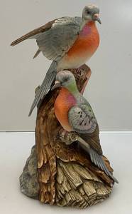 lot 76 image: Vintage Ski Country Collectible (Passenger Pigeon) Decanter Loose (EMPTY)