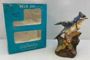 lot 83 image: Vintage Ski Country Collectible Limited Edition (Blue Jay) Decanter In Original Box (EMPTY)