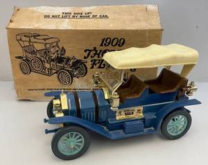 lot 89 image: Vintage Collectible Jim BEAM Decanter 1909 Thomas Flyer Car Used In Original Box (Empty)